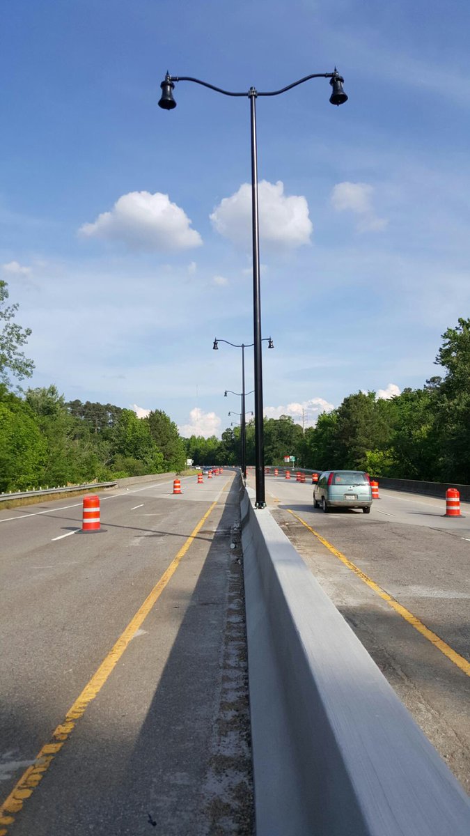 GDOTEast's tweet image. 25 lights up on new Riverwatch Pkwy barrier wall out of 200. @TIAatGDOT