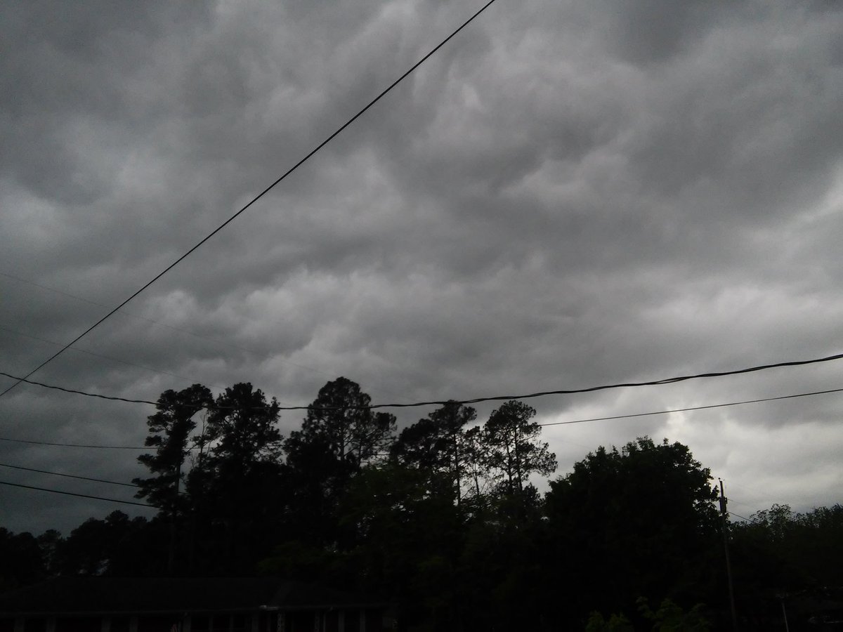 AUtigers01's tweet photo. Wind now picking up in Clanton @weswyattweather @WBRCweather @mybamawx @NWSBirmingham https://t.co/gPsDSeRCf7