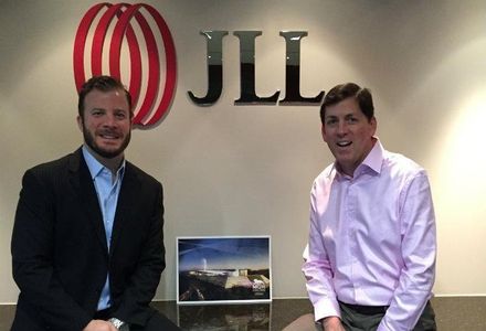 Bisnow's tweet photo. JLL posting a strong showing despite market turmoil @JLL https://t.co/Ag0OYsP0Xk #cre #JLL #JLLChicago #JLLCEO https://t.co/eRhGGDMcH2