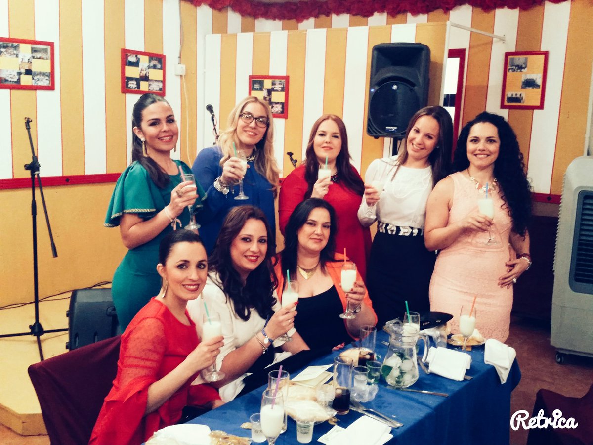 maribermu95's tweet photo. Comenzamos... Pescaito!! ☺ #feriadh2016 #amigosdelprendimiento #lasniñas #carreta https://t.co/OKig1gM8qJ