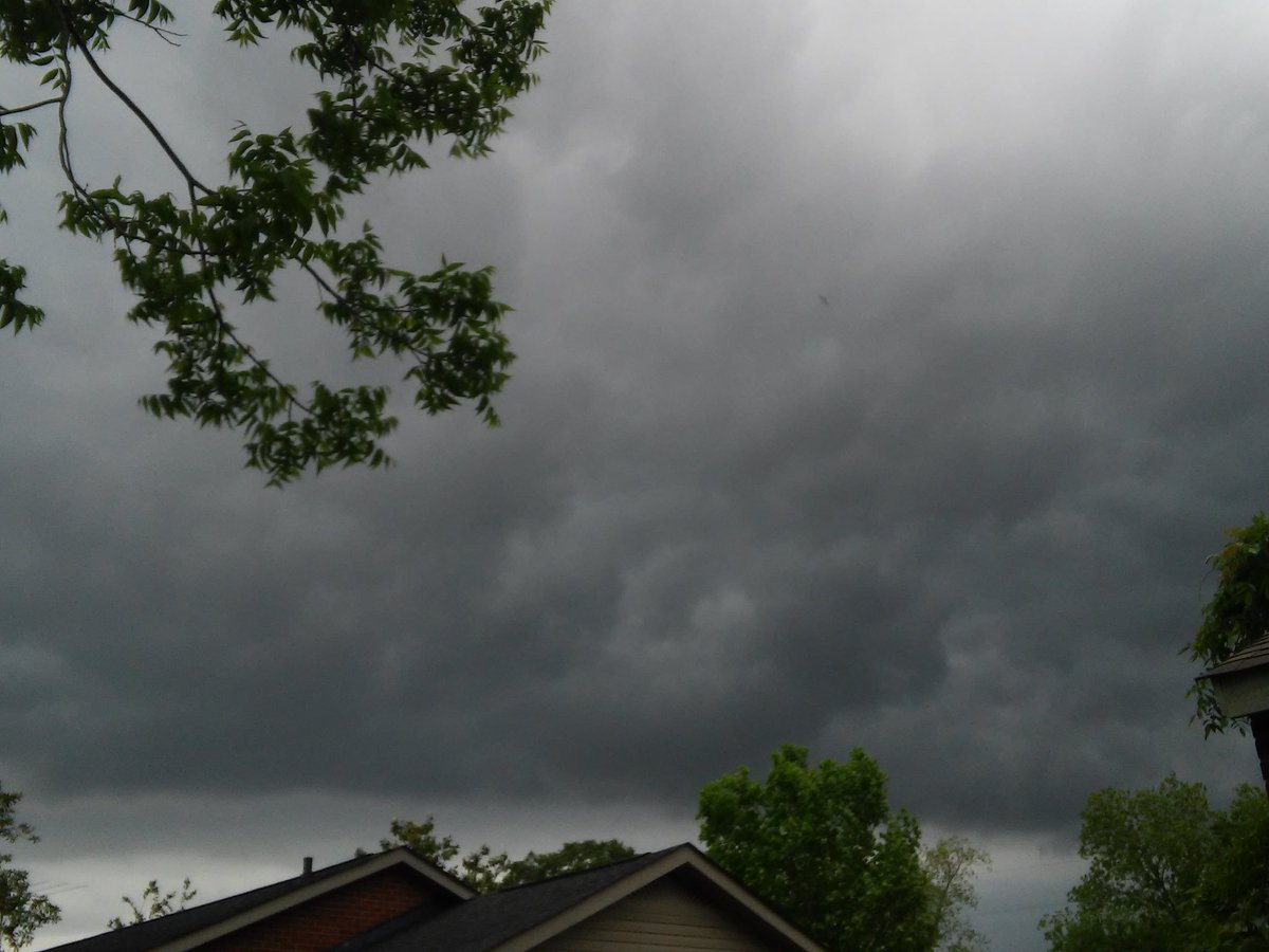 AUtigers01's tweet photo. Looking rough, lightening now in CLANTON @weswyattweather @mybamawx @WBRCweather @NWSBirmingham https://t.co/WaYB4cEKQ0