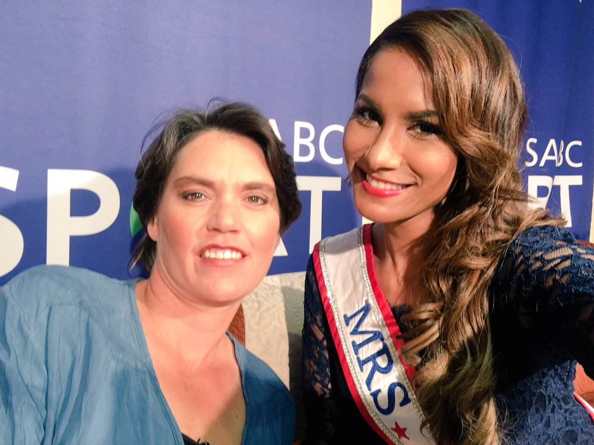 AbrahamsCandice's tweet photo. Was a true honour meeting the GREAT @pennyheyns tonight on @SPORTAT10TV with @thomasmlambo #FreedomDayEdition https://t.co/6z84aI3bHY