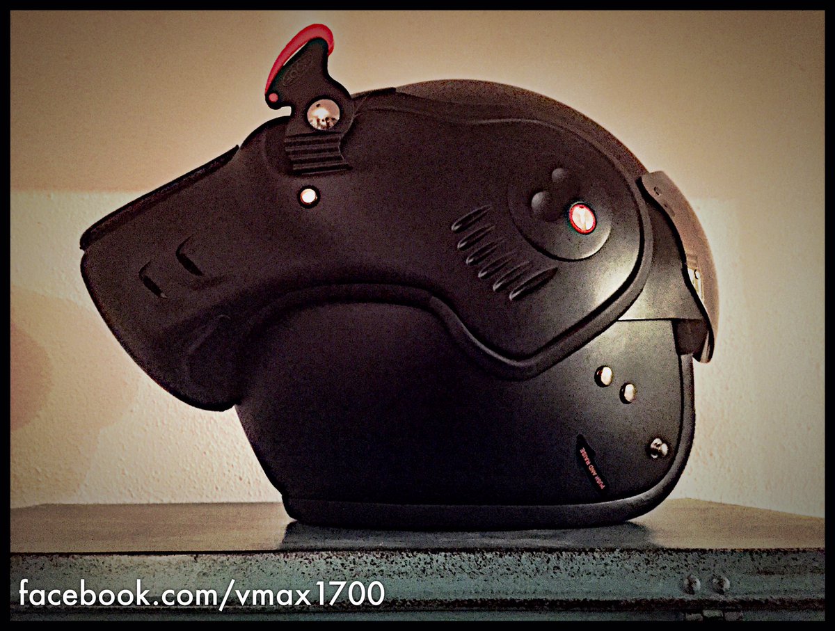 vmax1700NL's tweet photo. #roof #roofhelmets #roofboxer #roofhelmet @Roof_Helmets #roofv8 #roofhelm #great #helmet https://t.co/1pEvP5mJuf