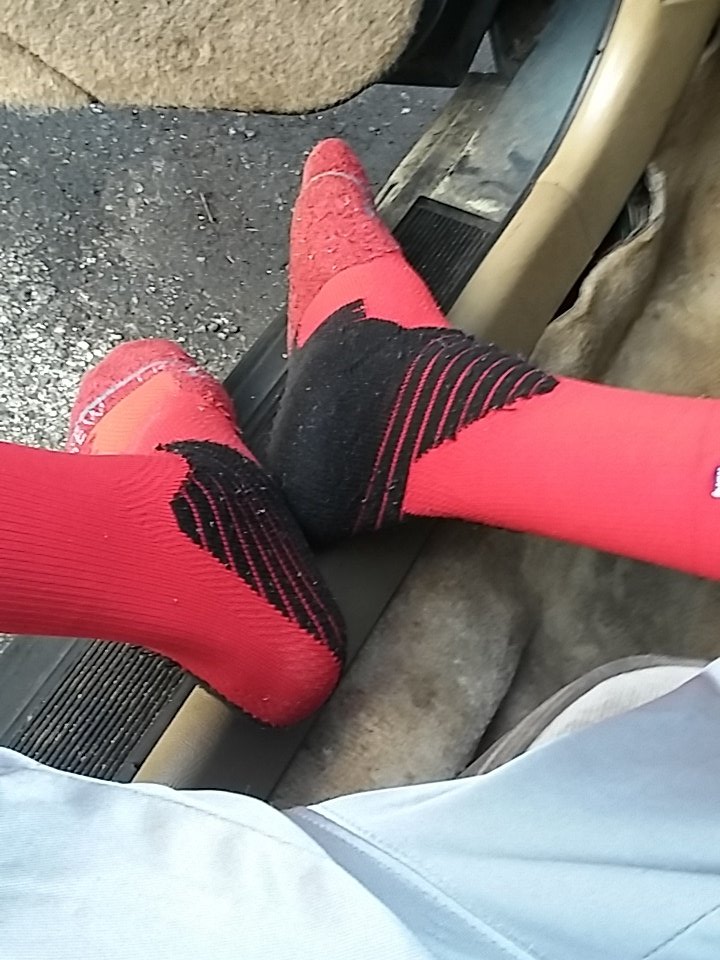 40ozAnd's tweet photo. My socks cost more than your fit https://t.co/nl6WyAzRPk