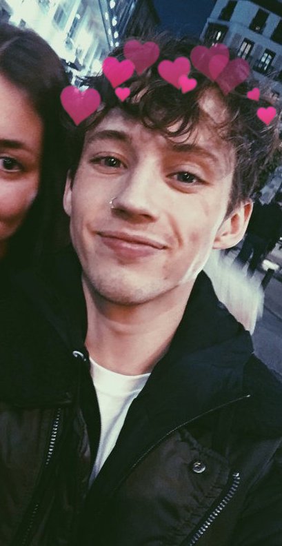 troyewithearts tweet picture