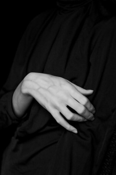 WxightlessSkin's tweet photo. Hand #thinspo https://t.co/jnWGBgKegy