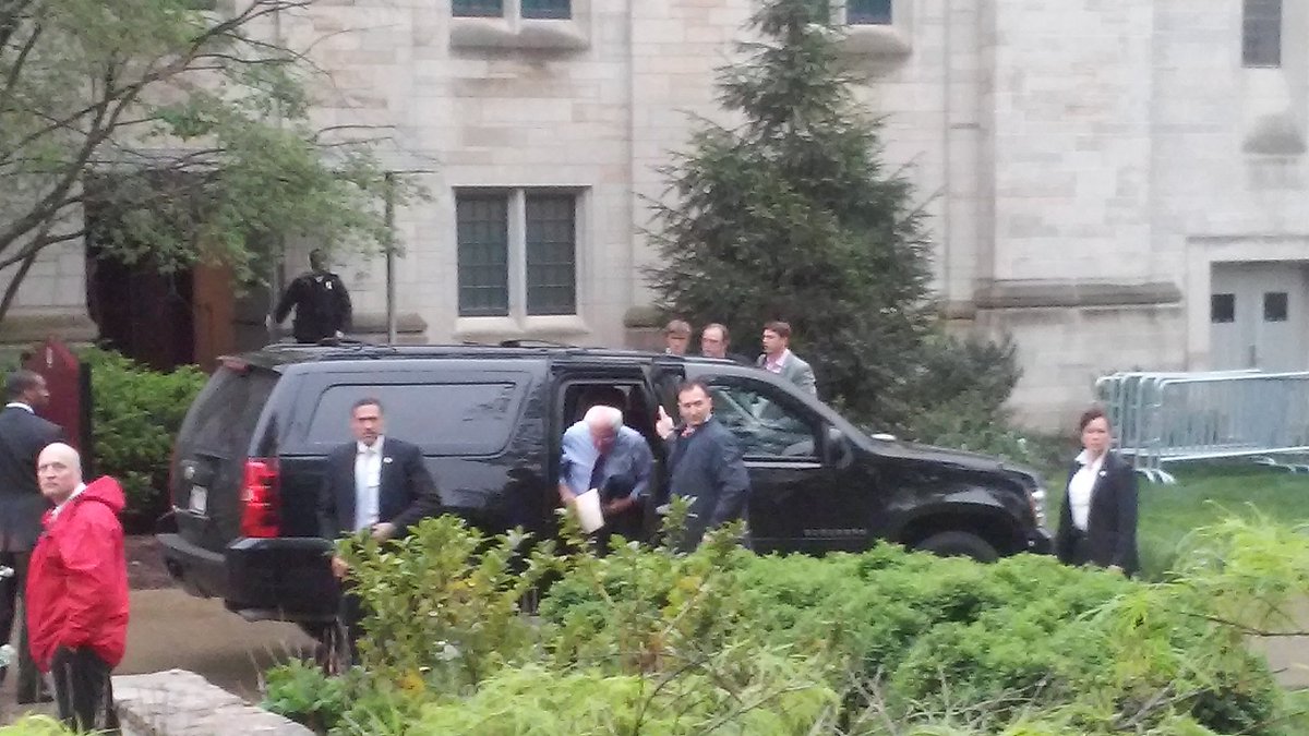 ColinFisk's tweet photo. He waved at me! #indianarevolution #FeelTheBern https://t.co/dltXtrbEqf