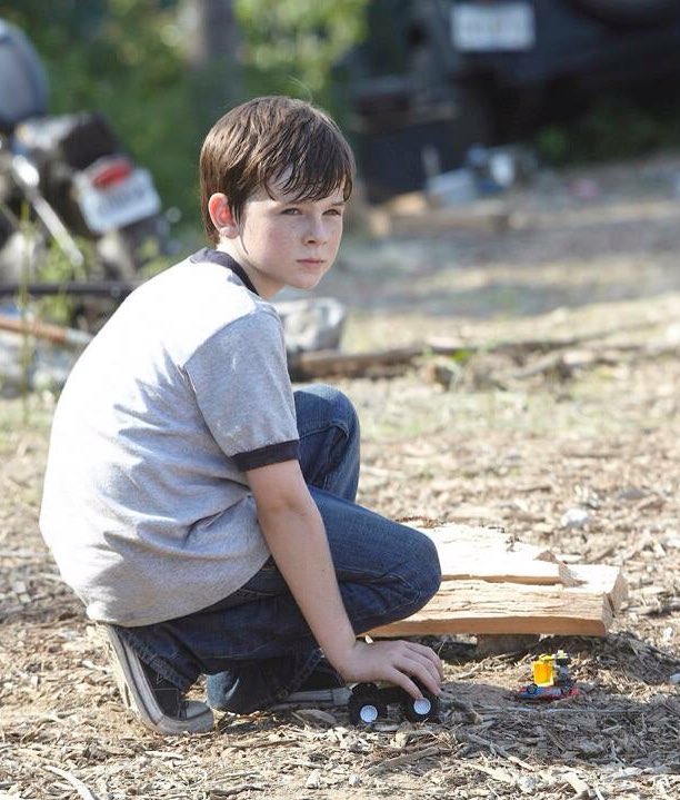 castwdpics's tweet photo. chandler riggs https://t.co/tfgWrLzjA4