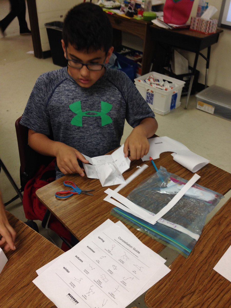 Earnse_Shop's tweet photo. Discovering constellations activity #JPShorns https://t.co/Wac69wWgJo