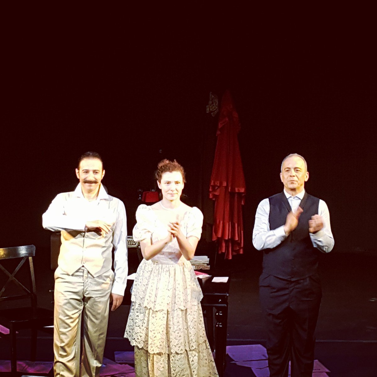 İki adam, bir kadın, üç dünya, tek sahne #MuhsinErtuğrul #VahramPapazyan #LatifeHanım #KimVarOrada @TiyatroBogazici