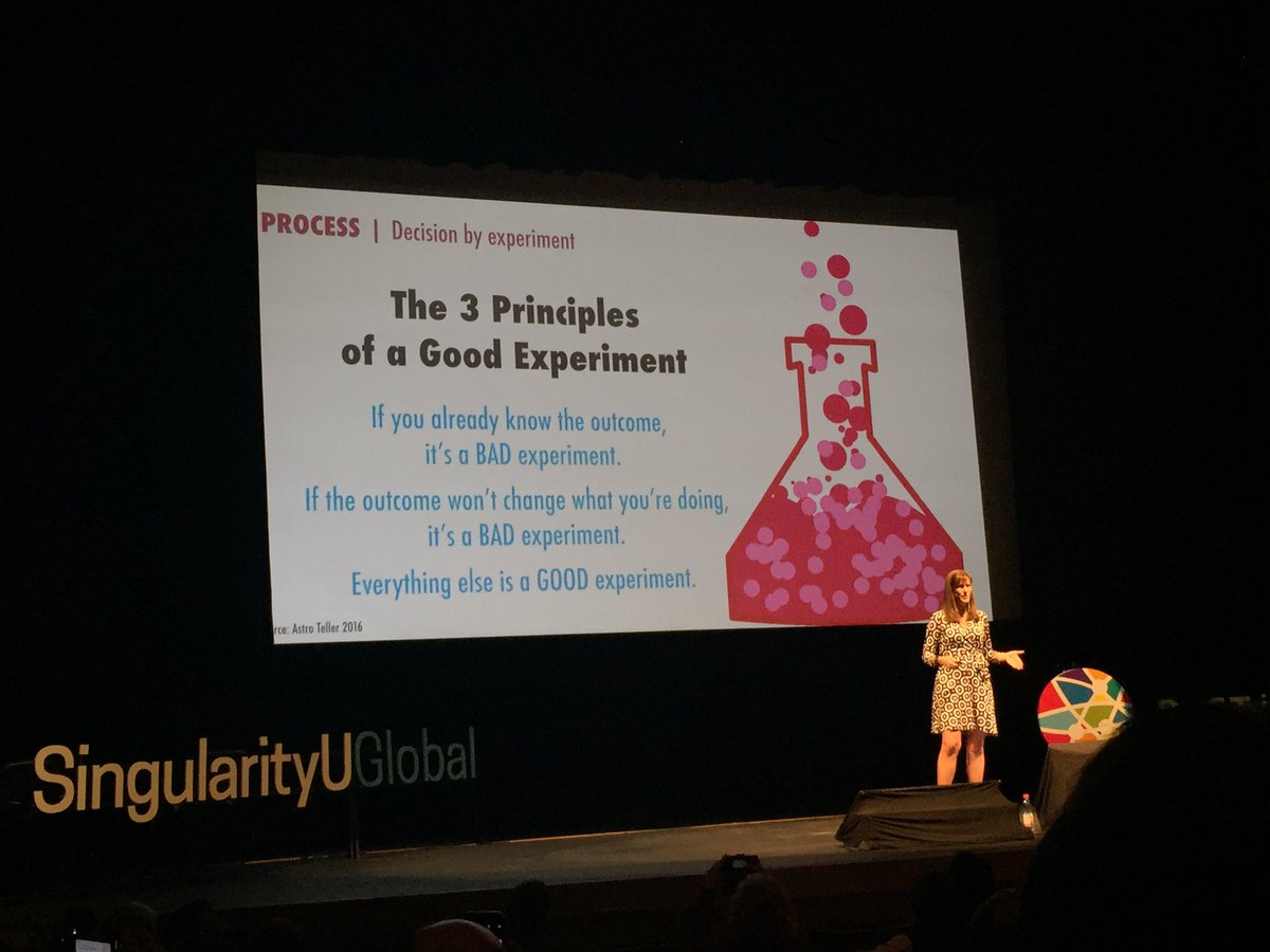 innovacionch's tweet photo. Grandes expositores,modelos de negocios exponenciales q inspiran desde Chile a cambiar el mundo #SingularityinChile https://t.co/CNtoC2buFk