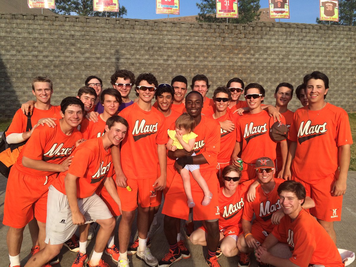 Mauldin_Mavs's tweet photo. Pre-playoff tradition...Olive Garden spaghetti dinner!  #MauldinBoys https://t.co/GLba8yQOOt