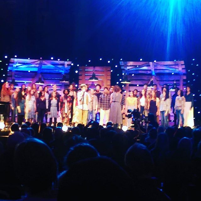 A great night #r2folkawards with #winner <a href="/SamLeeSong/">Sam Lee - He/Hymn 🌈</a> with <a href="/Roundhousechoir/">Roundhouse Choir</a> pure magic! dlvr.it/L9RT9D
