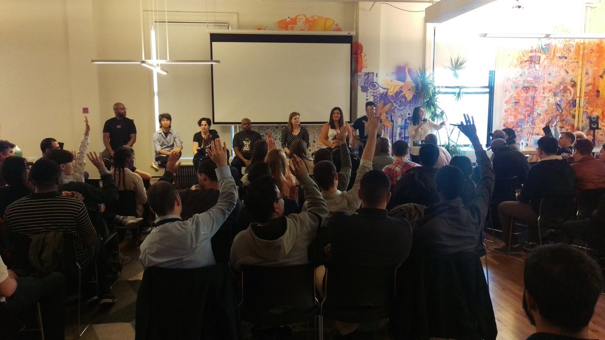 MakingMeetup's tweet photo. #CUNY Tech @Meetup has just started! This room is electric! #tech #engineering #NYC https://t.co/oF5PnLI4B7