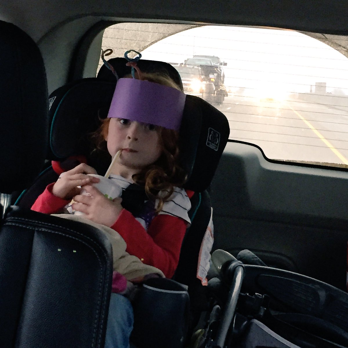 MrsJessMoore's tweet photo. I look back and see this (I'm not driving) it's her "bug hat" from preschool she informs me.
#cutiebug https://t.co/1yxQWRCSvW