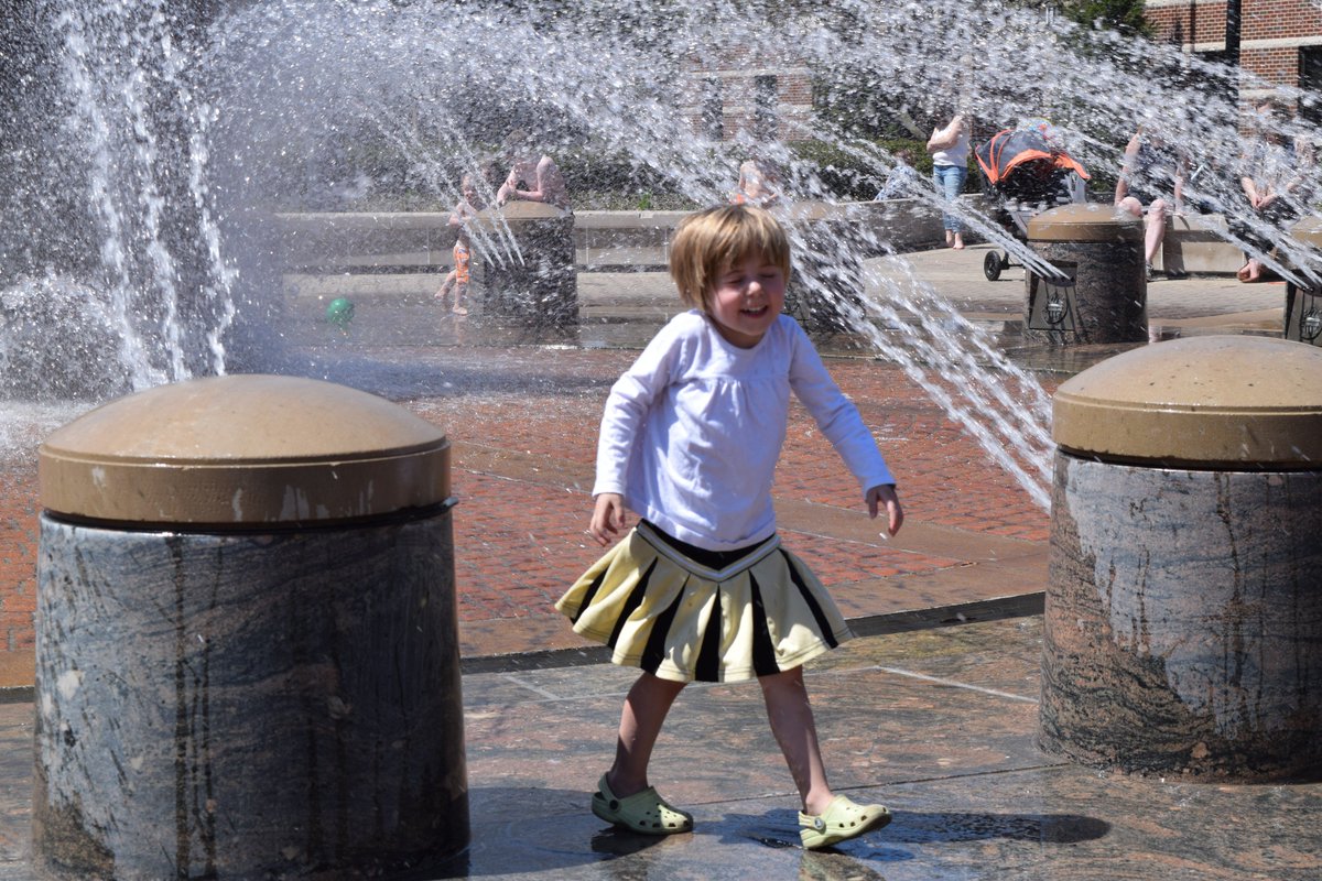boilermaker_ash's tweet photo. This future Boiler enjoyed #PUSpringFest2016 - her first fountain run and solar system study #PurdueDayofGiving https://t.co/tl6WpWtJZ4