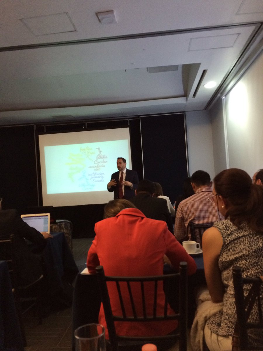 BecerraNayeli's tweet photo. Comunicación institucional es cuestión de personas Aprendiendo conJesusSantos #DDC1 excelente equipo @ColmenaresGdl https://t.co/IFneaRxDGm