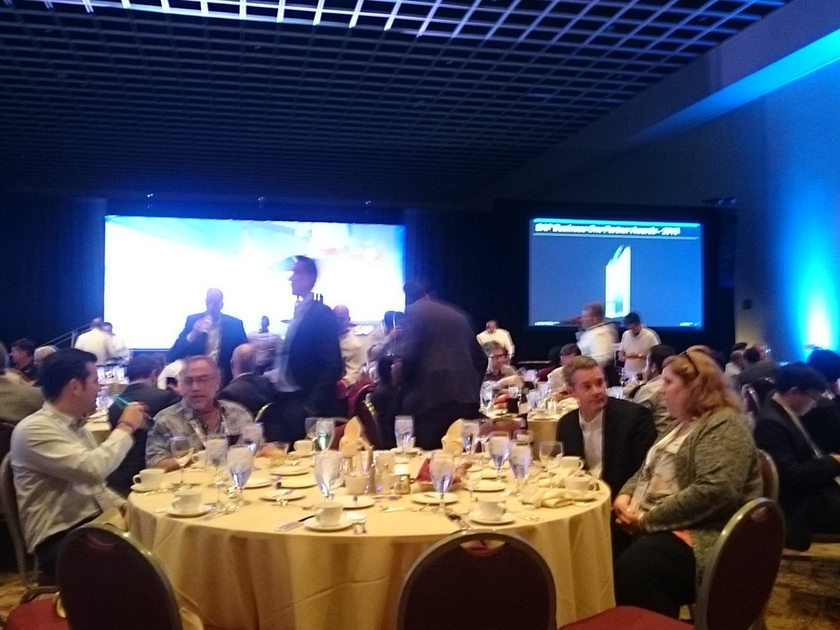 roca_infante's tweet photo. SAP Business One Partner Awards 2016 https://t.co/JdsYDYzZFN