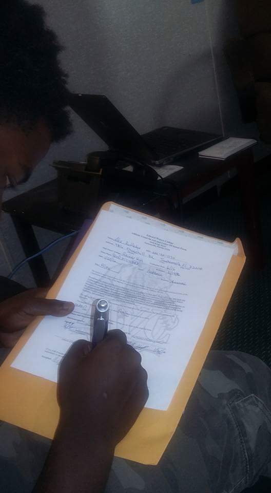 dreamkingfilmz's tweet photo. Raines Vikings 2016 RB Al Rutledge signs his #NLI to play at #EWC #Tigers @DuvalSports @ewctigers @ayee660 https://t.co/5wbFAkf2de