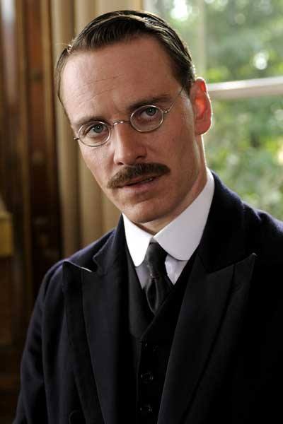 aliferqui's tweet photo. Mijito #MichaelFassbender tu que estudiaste el psicoanálisis, aquí estoy para que apliques tu #DangerousMethod ;) https://t.co/zHNqXI0zJb