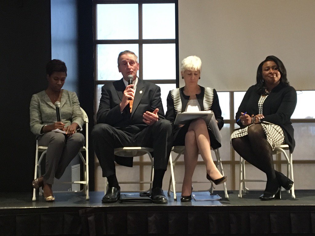 shannon_ealy's tweet photo. .@RochesterChambr CEO @BobDuffyRBA speaks on the role of business in the #Vision2025 plan #RocCityRising https://t.co/Jlberehbec