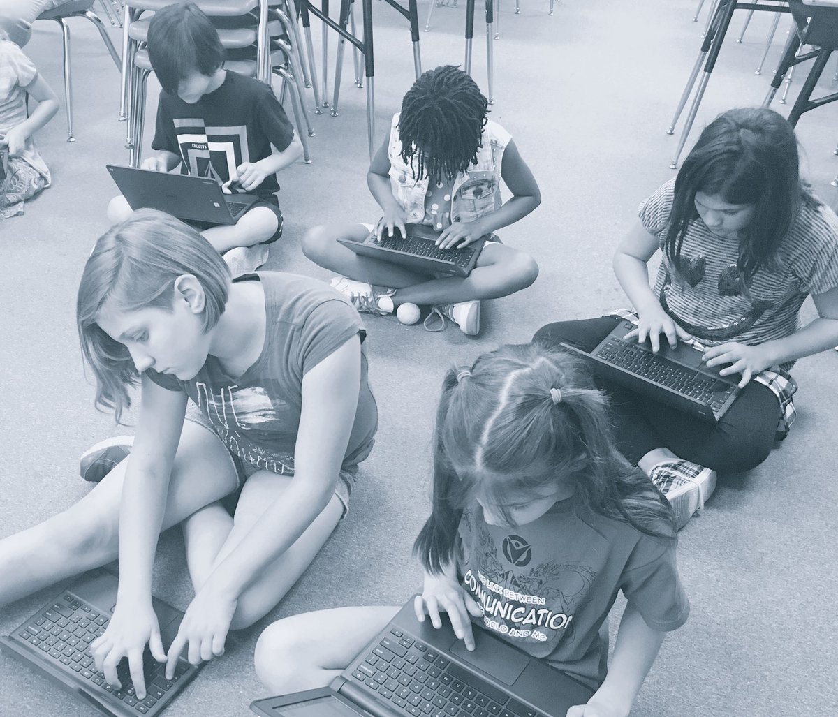 DeandasDinos's tweet image. Thanks @AtlasLearning @Atlas_BrettL for keeping our kiddos hooked during reading tutoring.