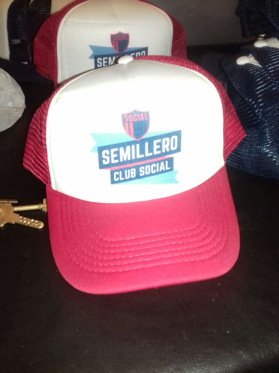Querés otro adelanto? Acá tenés una gorra. No pidan, porque todavía no están a la venta. #VestiteCeleste