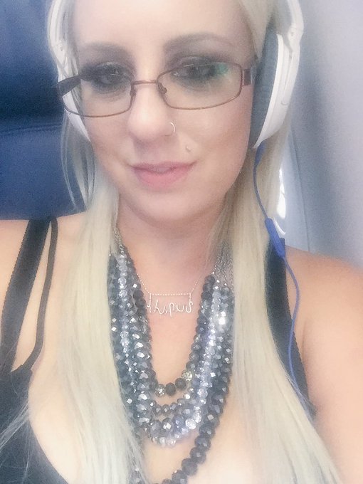 Next stop Seattle. Wheels down at 2200PST. See you freaks, pervs, loves, and ninjas soon. 💋💋 #Tunes&amp;Naps<a href="/tag/tunes"class="tags"><span>#tunes</span></a>