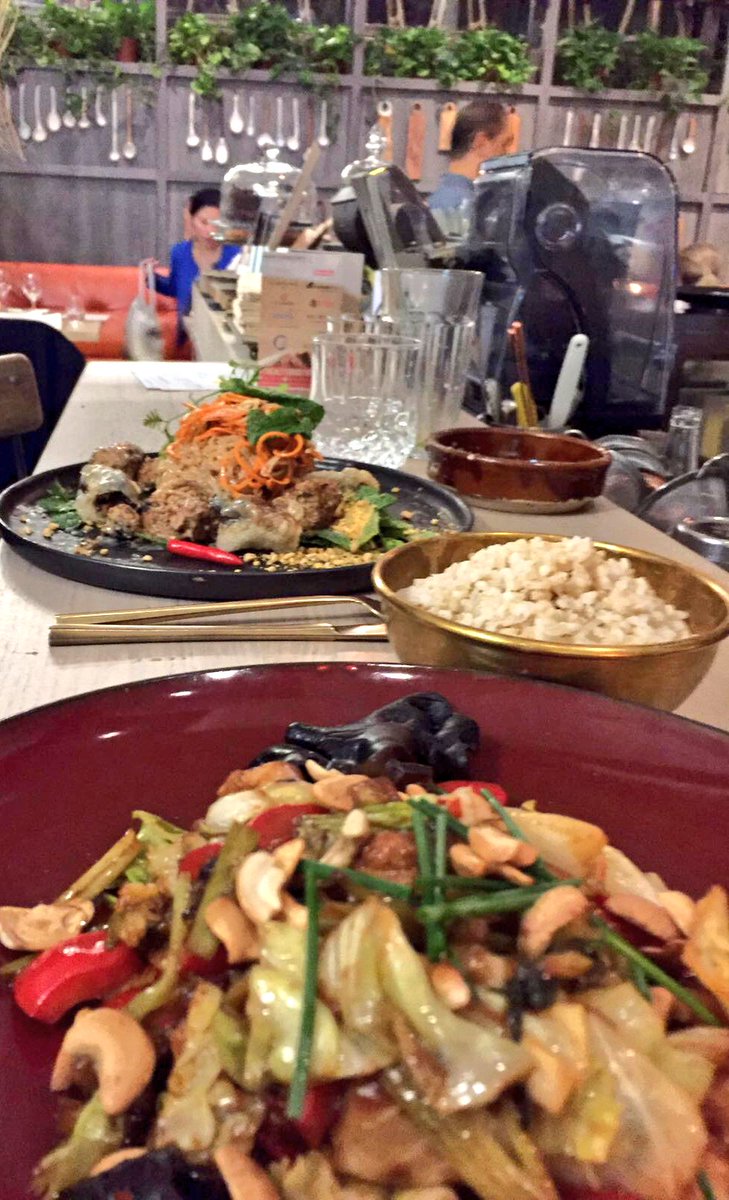 gluten_world's tweet photo. Innovative #glutenfree #vegan #raw #BuddhistFriendly @GrassrootsHK A great find in a tough location #Soho #HongKong https://t.co/HtIvJ09N8Z