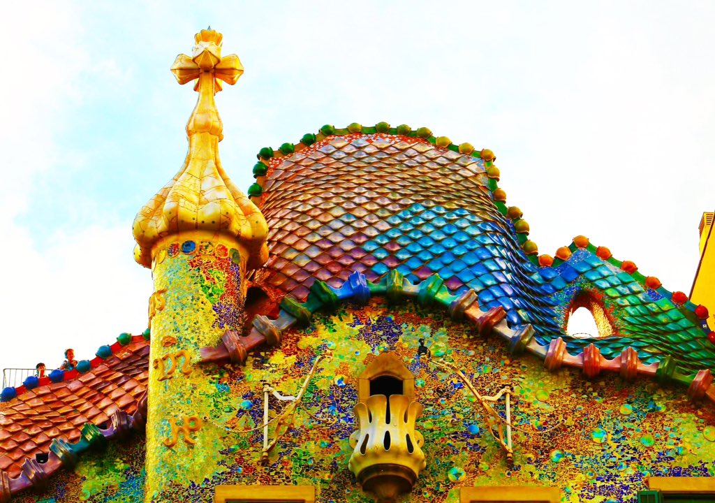 And the back of the #dragon <a href="/CasaBatlloGaudi/">Casa Batlló | Gaudí Barcelona</a> #barcelona #catalunya