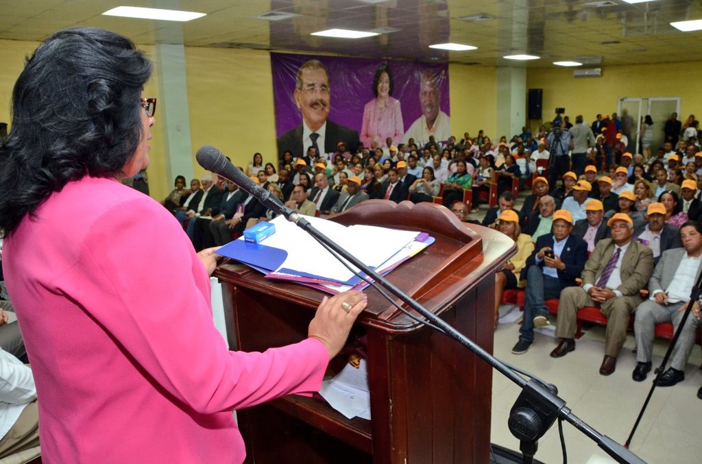 CristinaLizardo's tweet photo. Proclamación de apoyo a nuestra candidatura por el Mov. Universitarios con Danilo #UniversitariosconDaniloyCristina https://t.co/8Kb30fRI1f