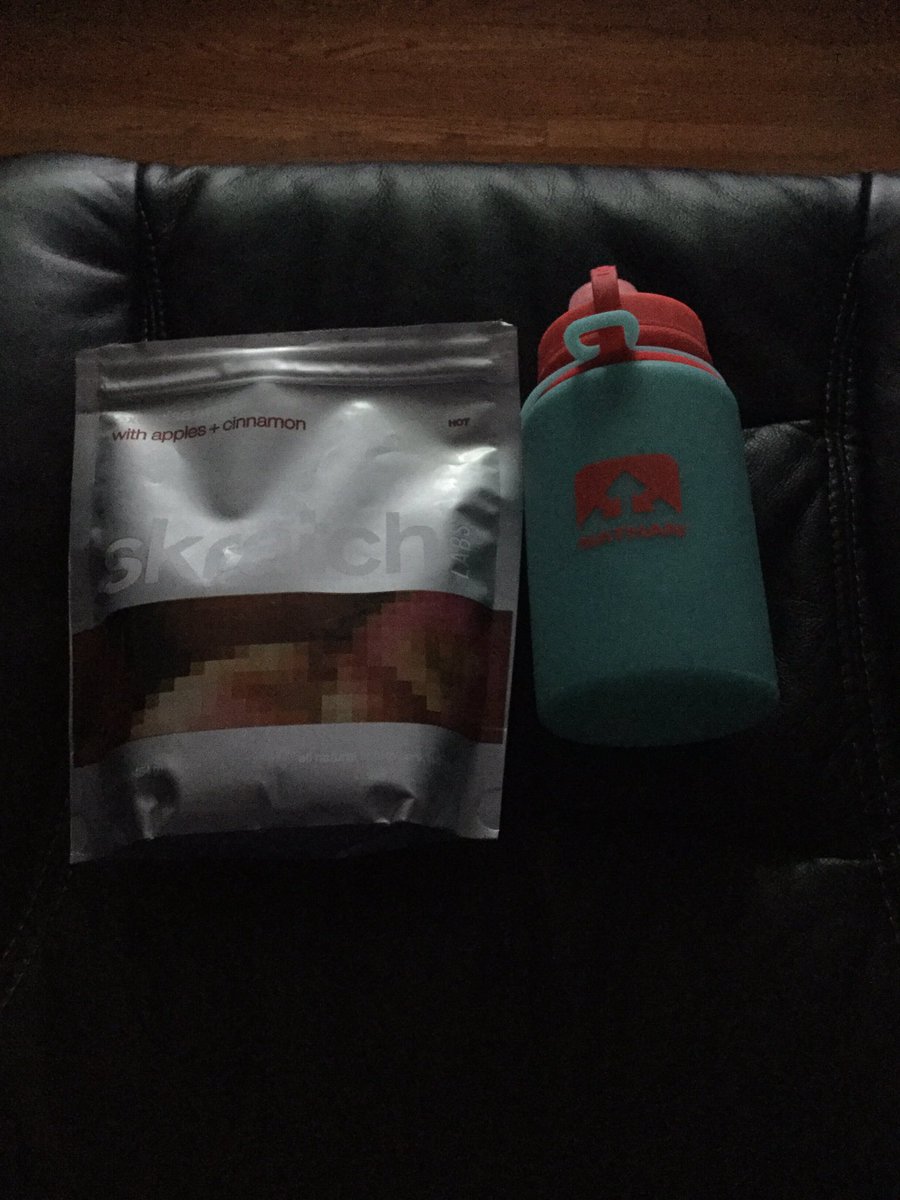 mikemoreau85's tweet photo. @SkratchLabs apples+cinnamon and @NathanSportsInc are good combo to get warmed up tonight #runchipro #runstronger https://t.co/Y0QSwRqchF