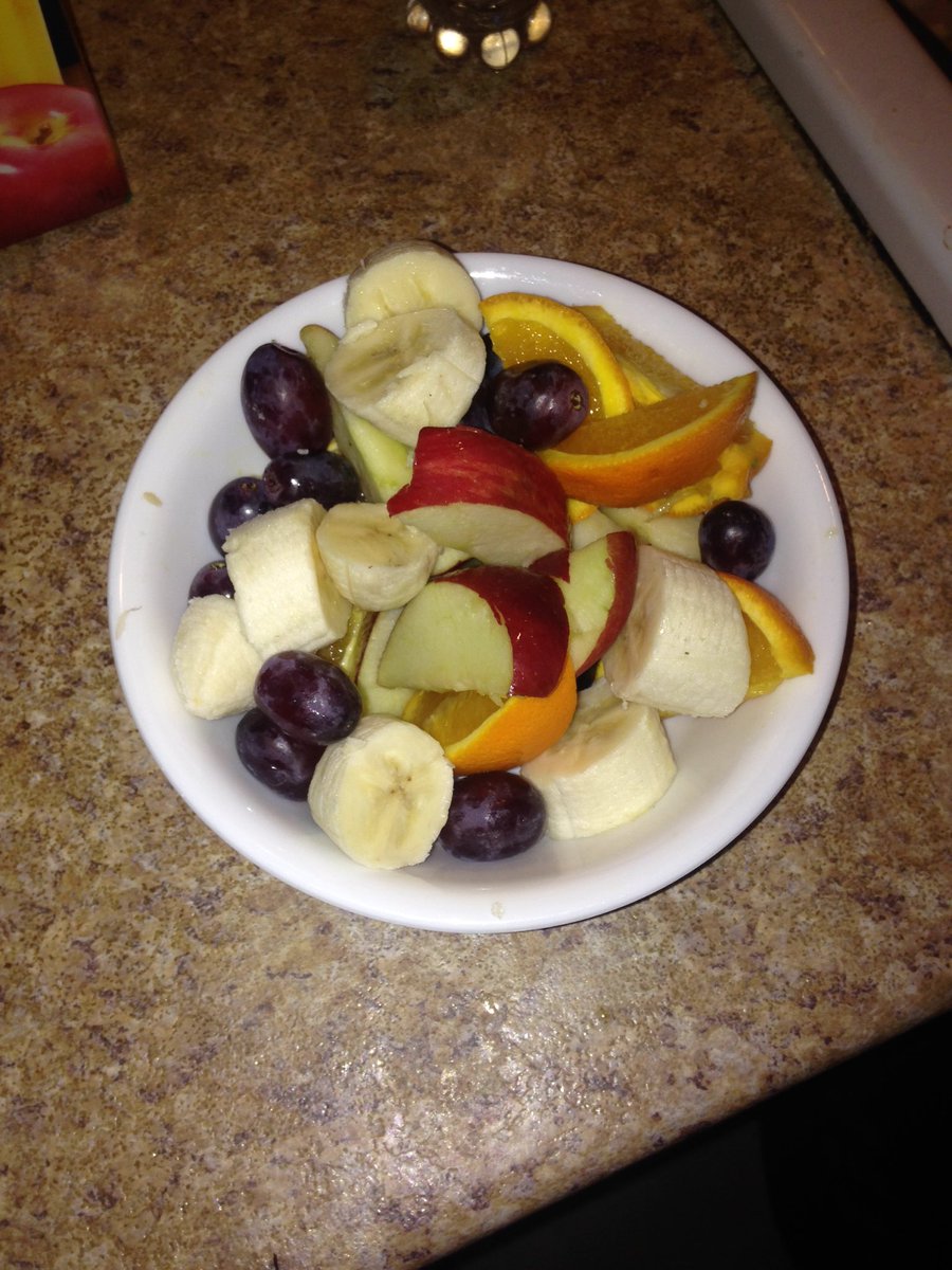 laforet_taylor's tweet photo. #eatclean #feelclean 🍎🍊🍌🍇 https://t.co/wESaeHOdsO