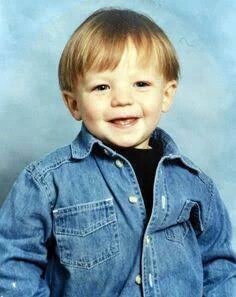 upLecasilla's tweet photo. #ProyectHomeLouisDay Cuando era una cosita tan tierna y hermosa ...haha aun lo sigue siendo [Future Freddie)♡♡ cute https://t.co/2HprMbaA1m