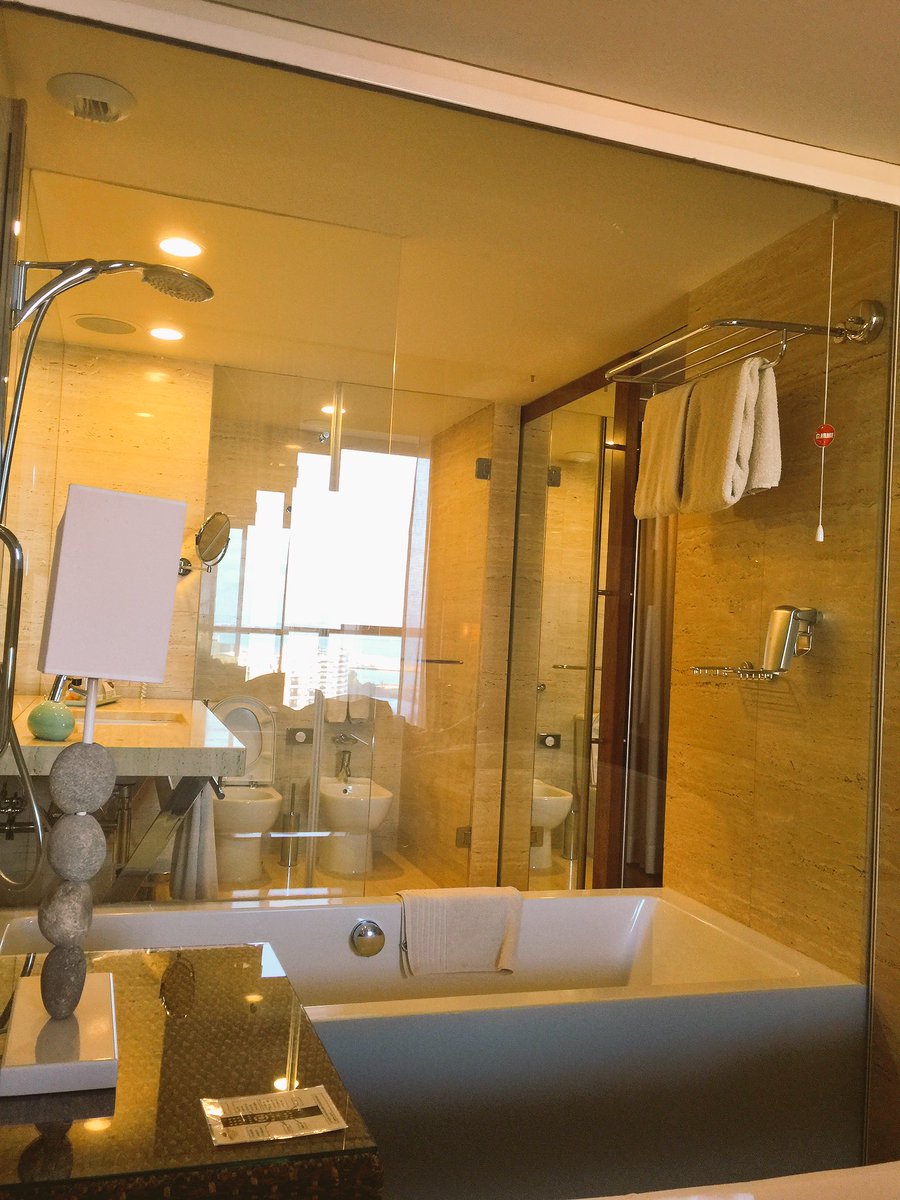 Y0rkshirePudd's tweet photo. My favourite bit of my hotel room at @CrownePlaza Vilamoura has to be the glass walled bathroom #showerwithaview https://t.co/K5451gU5vB