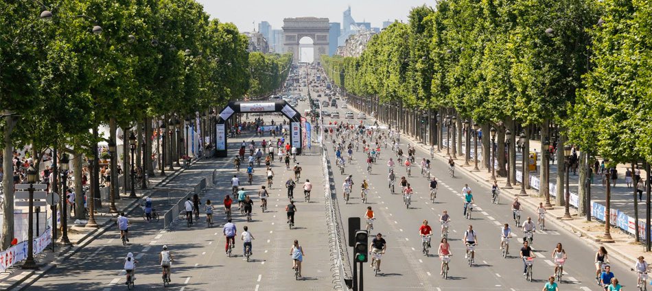 Velib's tweet photo. Les #24hVelib reviennent le dimanche 5 juin avec les Champs-Elysées entièrement piéton ! https://t.co/KMBsmhZBPG https://t.co/X8dglBSaLs