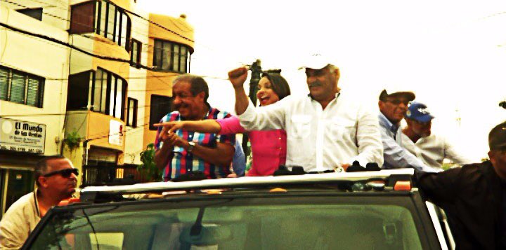 SuberviNatalit's tweet photo. @miprd,@dra_fabian @FelloSuberviPRD caravana https://t.co/1ns811RlTL