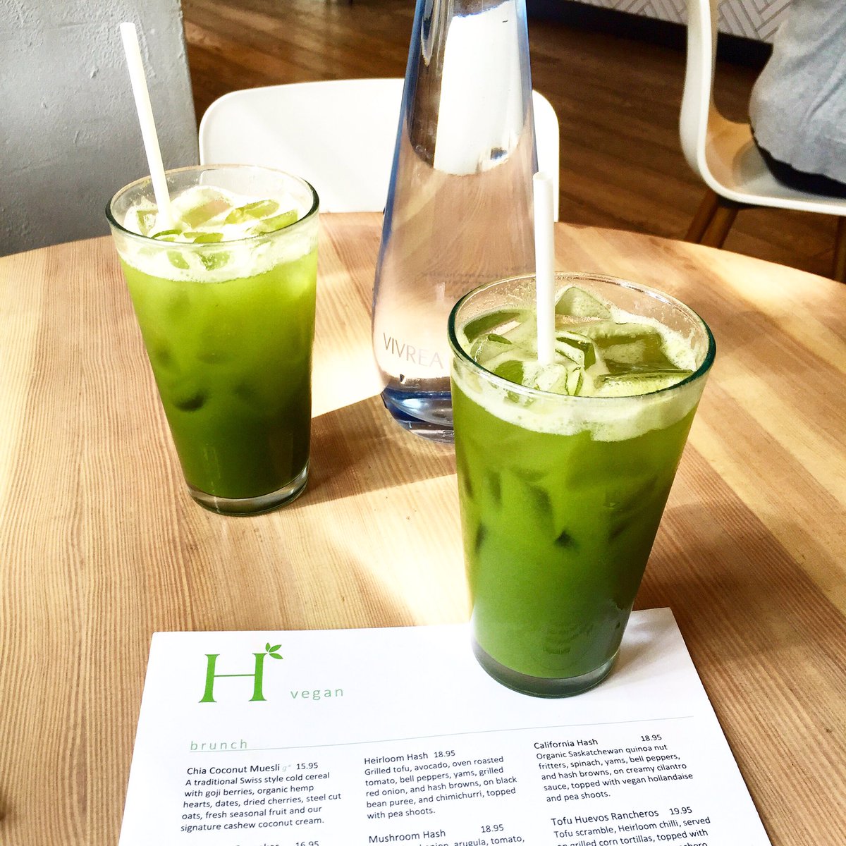 Websupportbabe's tweet photo. Wednesdays are for long lunches, chatting biz &amp; drinking green juices #bossbabes #entrepreneurlife https://t.co/xrr0d9Fksb
