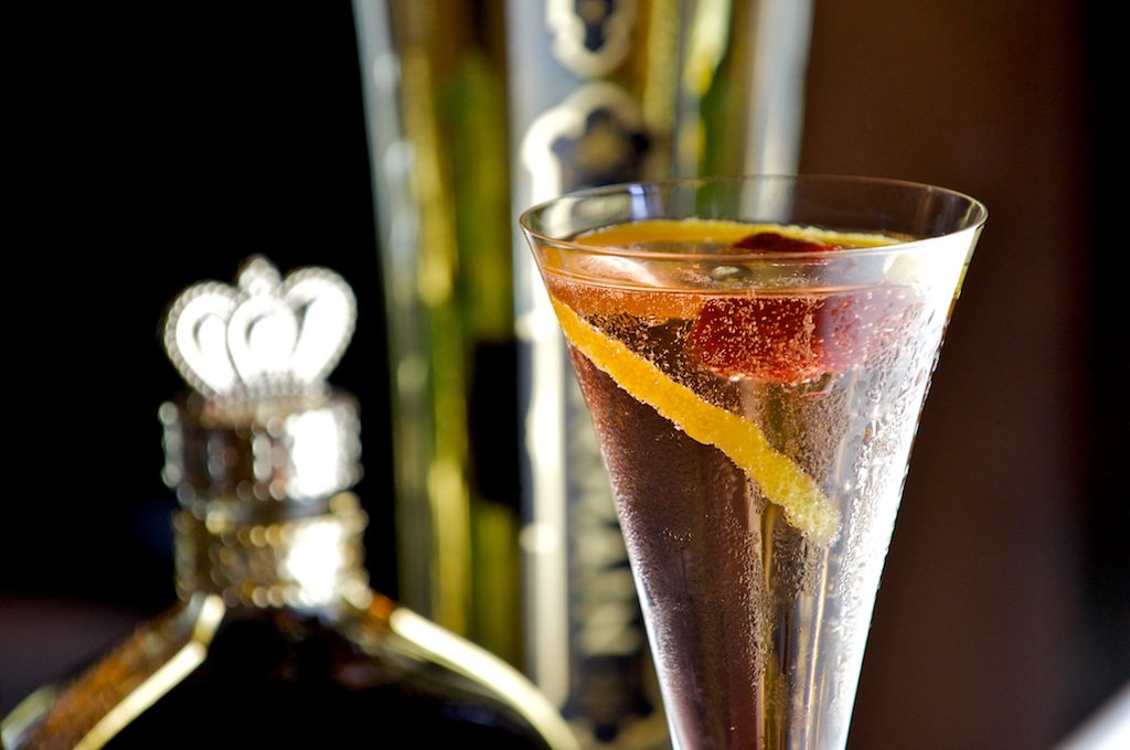 Hang in Seattle #whyrushhour sip on a cocktail while Bertha does her business.HH  M-Sat 4:30-6, free apps.#EasyUnder