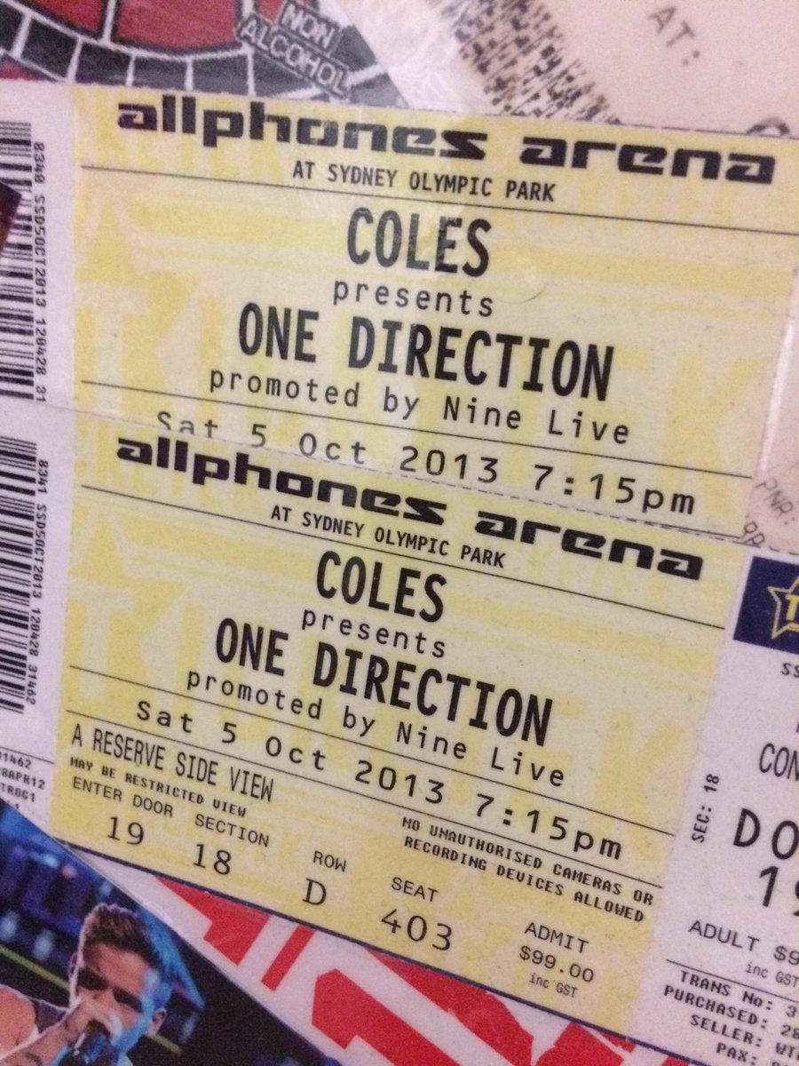 JohnoLuvs_Tommo's tweet photo. Today 4 years ago I bought these 😓 #TMHTour2013 #OneDirection https://t.co/NywYlLEEwe