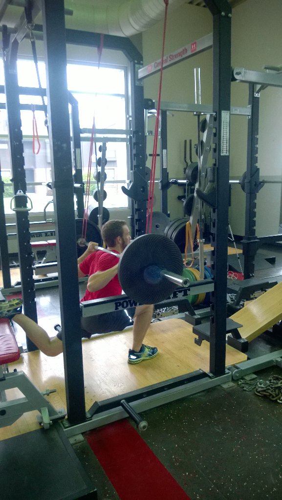CoachGraupmann's tweet photo. Reverse Band Tension SL RDL @QuickQuickary working muscle contraction speed #cctf #centralstrength @CentralDutchTF https://t.co/KPVERqDxec