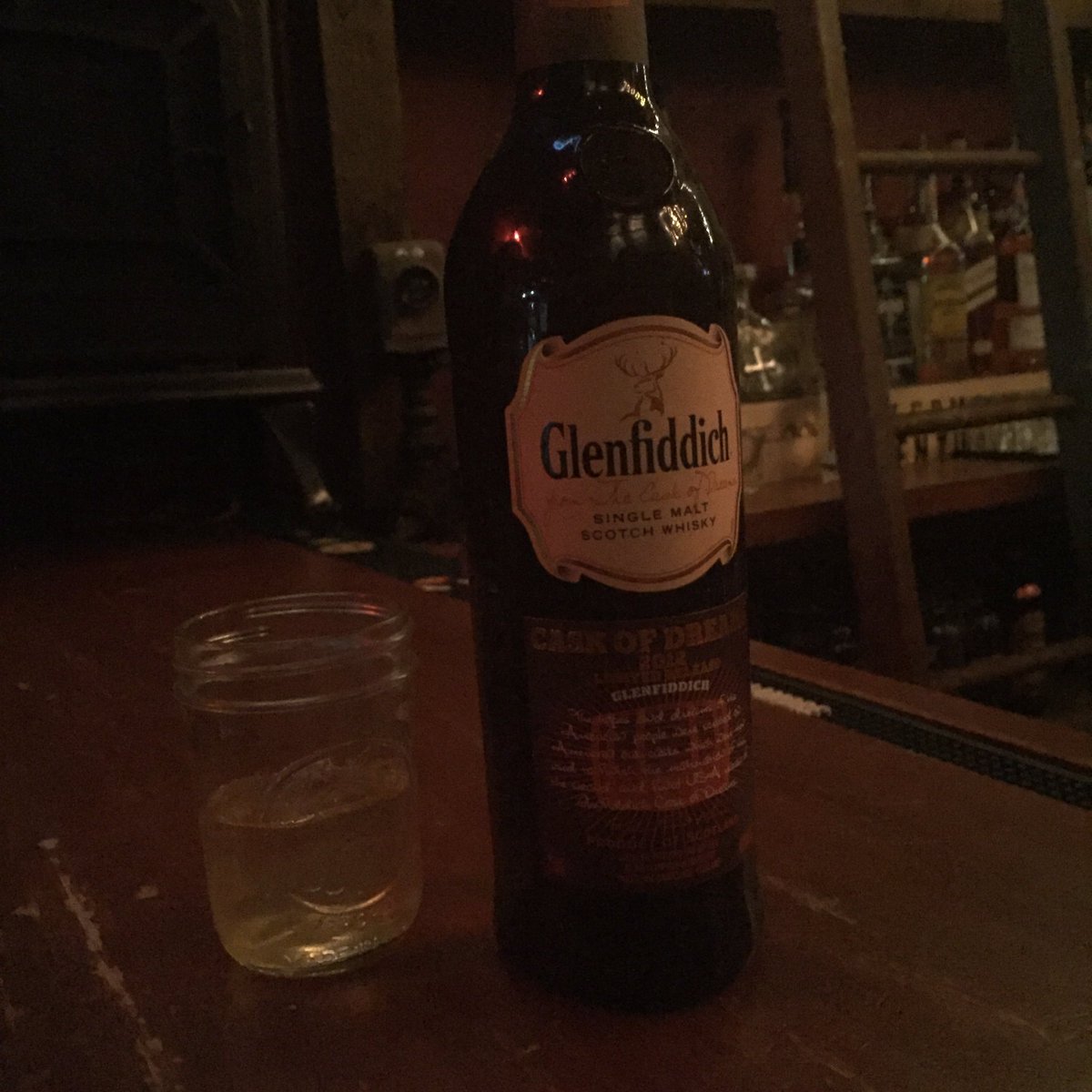 Melshell1's tweet photo. Sometimes the corner bar can surprise you.  Glenfiddich Cask of Dreams Limited Edition! @FL_ScotchLover https://t.co/tDaAnOBDyR