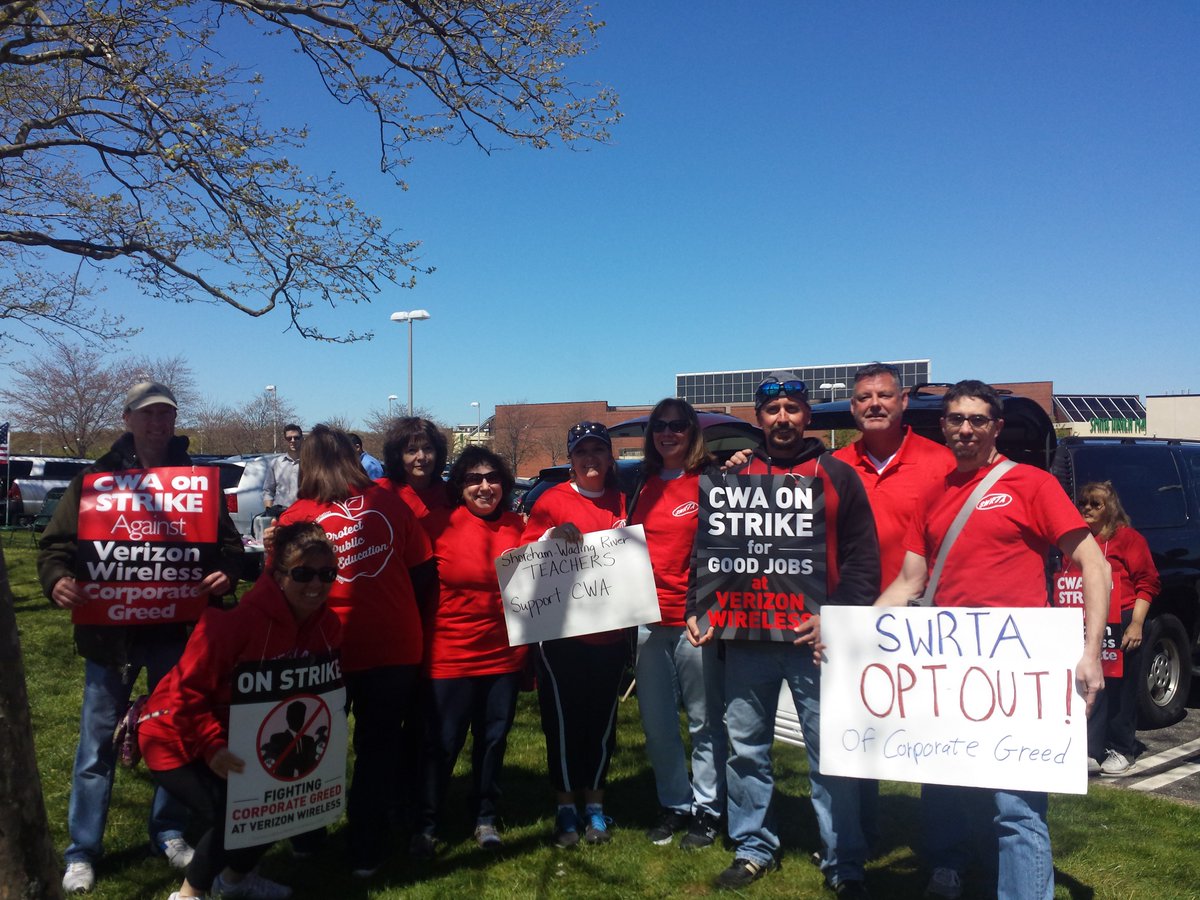 SWRTeachersAssn's tweet photo. Pics from today's picketing https://t.co/6OKyIT8YcP  @CWAUnion  @nysut @CarlKornNYSUT #verizonstrike #StandUp2Vz https://t.co/8MeIJhdsVB