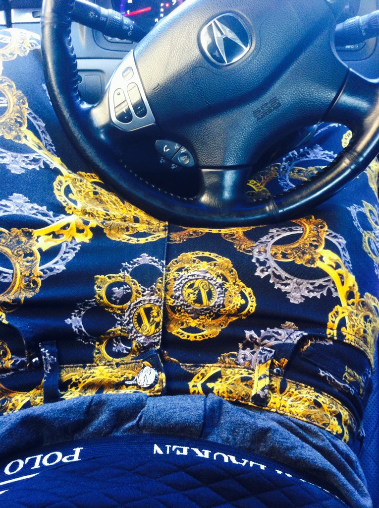 BallaMax's tweet photo. #maxballa #versace https://t.co/QoQcxVmtqt https://t.co/ikrIsf1Koq