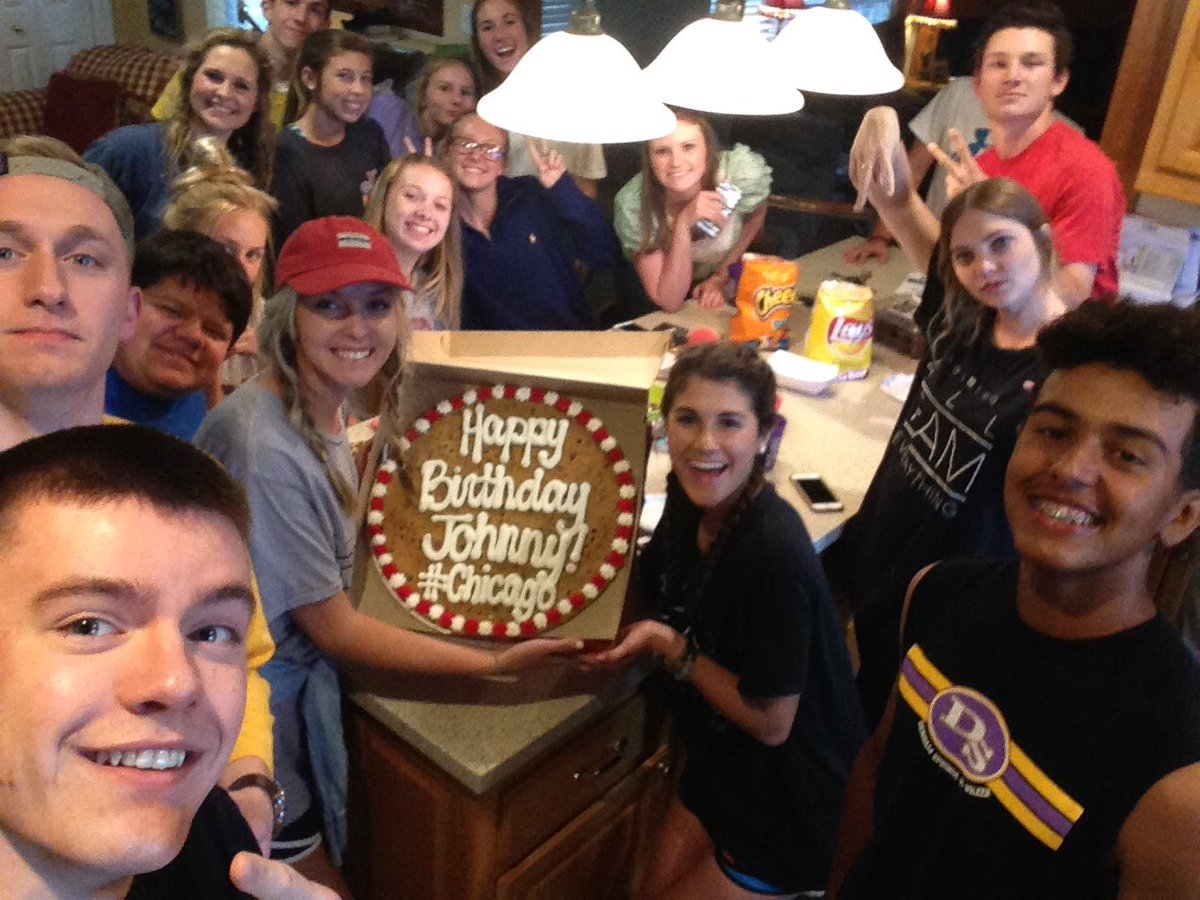 jlombarditv's tweet photo. Loved getting a second birthday celebration tonight with the coolest kids. #AllFAMeverything https://t.co/NjYAS9Y3qt