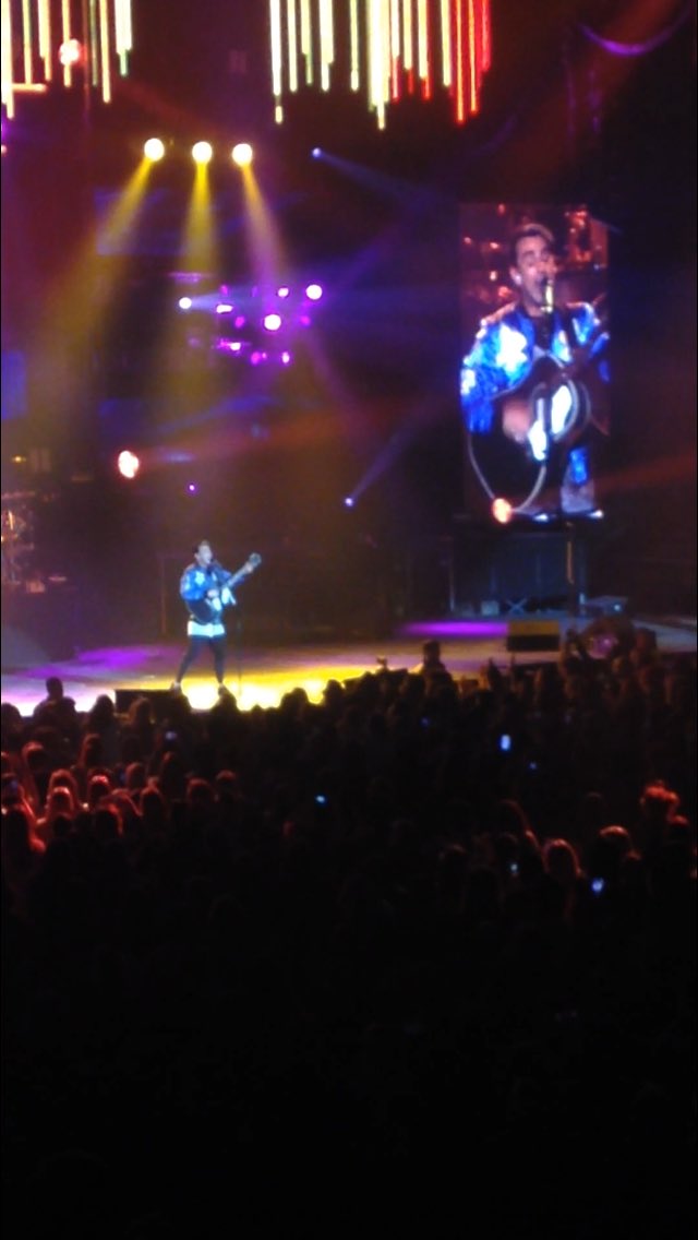 rene_roberge's tweet photo. Such an amazing night! Couldn't have asked for anything better! #HelloWorldTourKitchener @Hedleyonline @SamPorta00 https://t.co/6ZgqgfVpsy