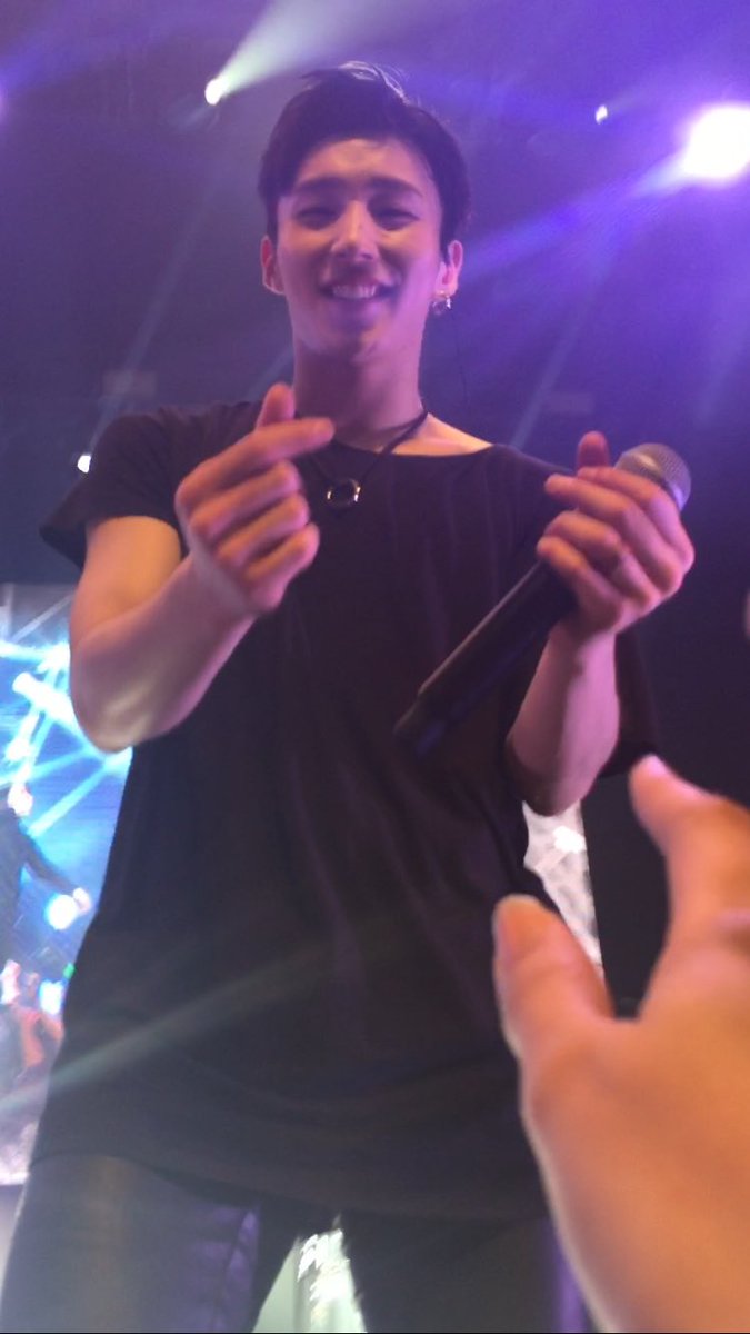 bbmnnmbb's tweet photo. Thank you Jongup ㅠㅠㅠ ❤️👏🏻 @BAP_Jongup #LOEDALLAS #LOE2016 https://t.co/ZdZaIVgO20