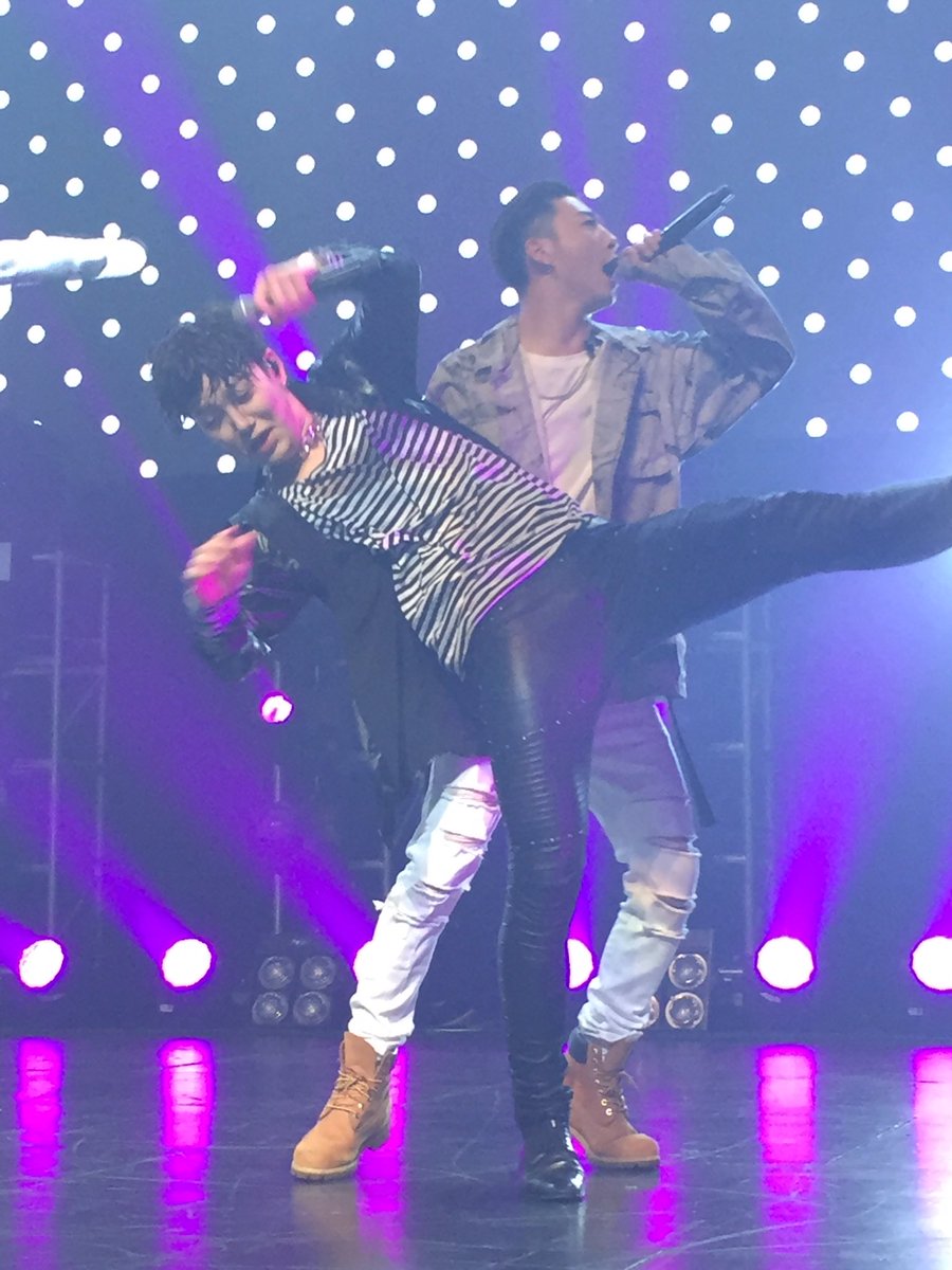 bbmnnmbb's tweet photo. EXPECTATION VS. REALITY 😂😂😂 #LOE2016 #LOEDALLAS https://t.co/bqIJs2nVXH