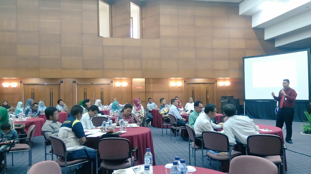 Next, pemaparan teknis SID oleh Sonny Pandji Wicaksono (Manager Divisi Layanan Informasi dan Manajemen Intern BI)