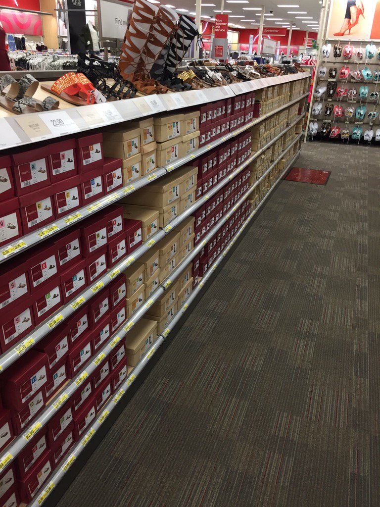 Atownsend15087's tweet photo. Great job softlines team #Team2172 good mid day zone routines @ECY1312 @laurengomez07 @HannaGerber1 #Target #TgT https://t.co/MJGercSGJg